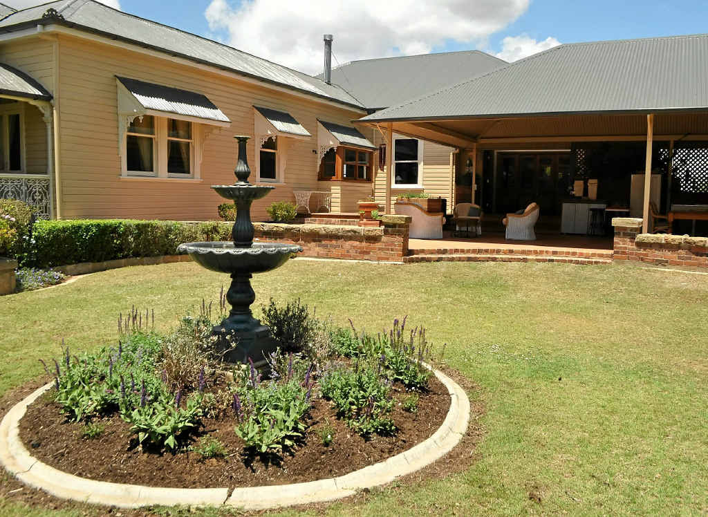The Frasers extended their outdoor entertaining area. The Frasers extended their outdoor entertaining area.